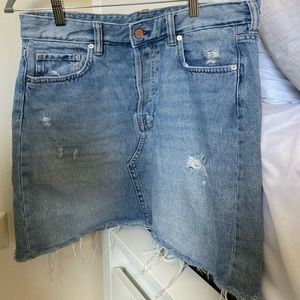 Ripped high waisted denim skirt💙